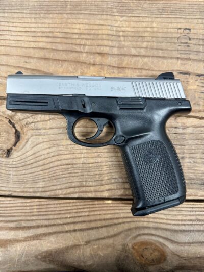 Smith & Wesson SW40VE, 40 S&W, 4″ Barrel, Black Frame, Chrome Slide, No Box, No Lock