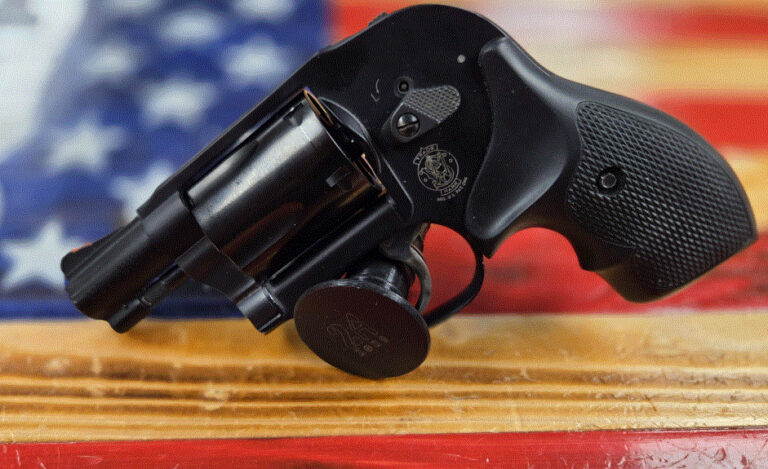 Smith & Wesson Model 438, Double Action Revolver, 38 Special, 1.3", Black.